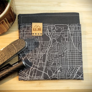 PAÑUELO - EDC - HANK - mapa oscuro - gris - Hank edc cosido a mano hecho de algodón, mapa de la ciudad, destino