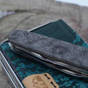 Griffschalen oder montiertes Taschenmesser - TITAN - TOPO dark wash - ti, topografisch -  Titan Grade 5 (Ti 6AI 4V) - 91mm
