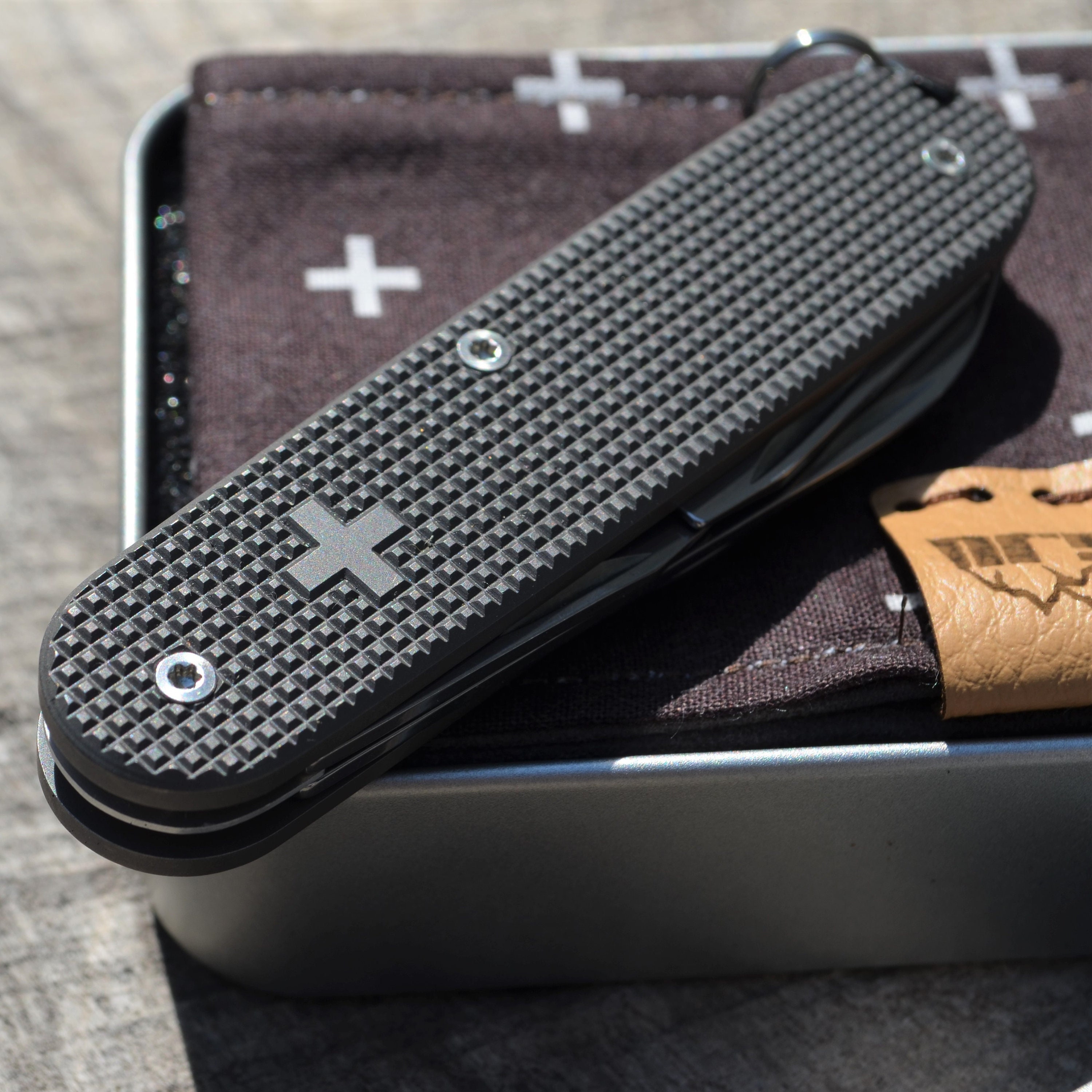 Pocket knife - TITAN - oldcross dark wash - fully assembled - ti, oc - Titanium Grade 5 (Ti 6AI 4V) - 91 mm - SAK - Swiss knife