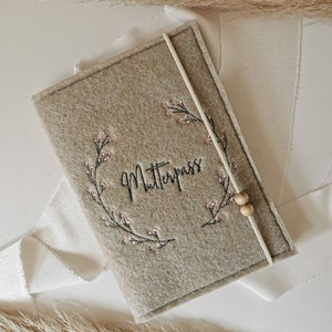 Mother's passport cover made of felt beige pink wreath