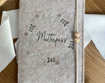 Maternity pass cover made of felt flower wreath maternity pass beige mottled