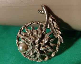 Vintage Flower Brooch Pin Goldtone Fashion Women's One Faux Pearl Accent