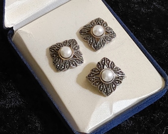 Gorgeous Vintage Set of pierced sterling silver earrings with matching brooch pin. Pearl Centers 1 inch