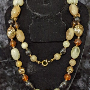 Gorgeous Women&#39;s Vintage D ring clasp Glass Beaded Necklace Collectible 30 Inches Rare 1970&#39;s