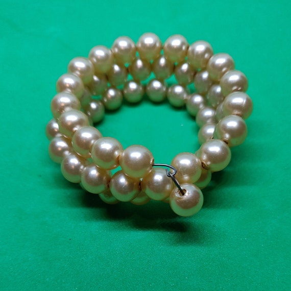 Gorgeous 1960's Faux Pearl Bead Wire Wrap Coil Br… - image 4