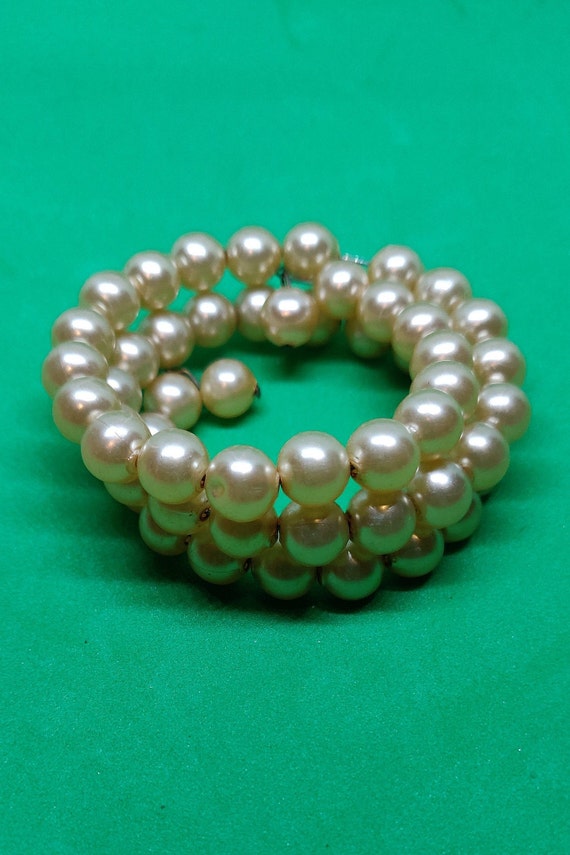 Gorgeous 1960's Faux Pearl Bead Wire Wrap Coil Br… - image 2