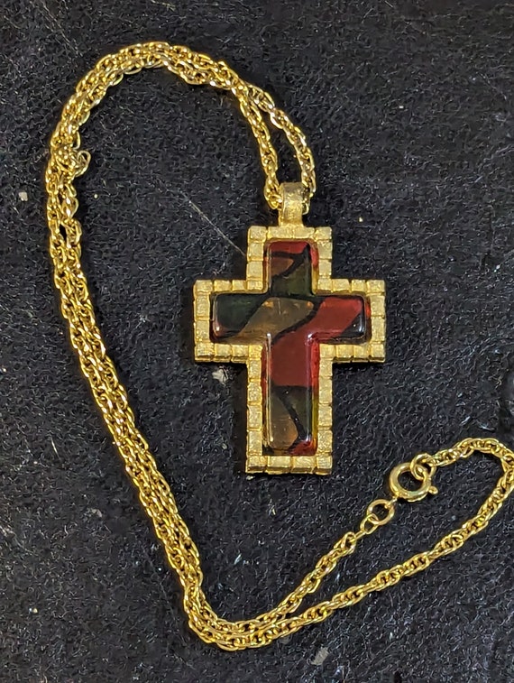 Vintage Gold Tone Necklace with Resin Cross Pendan