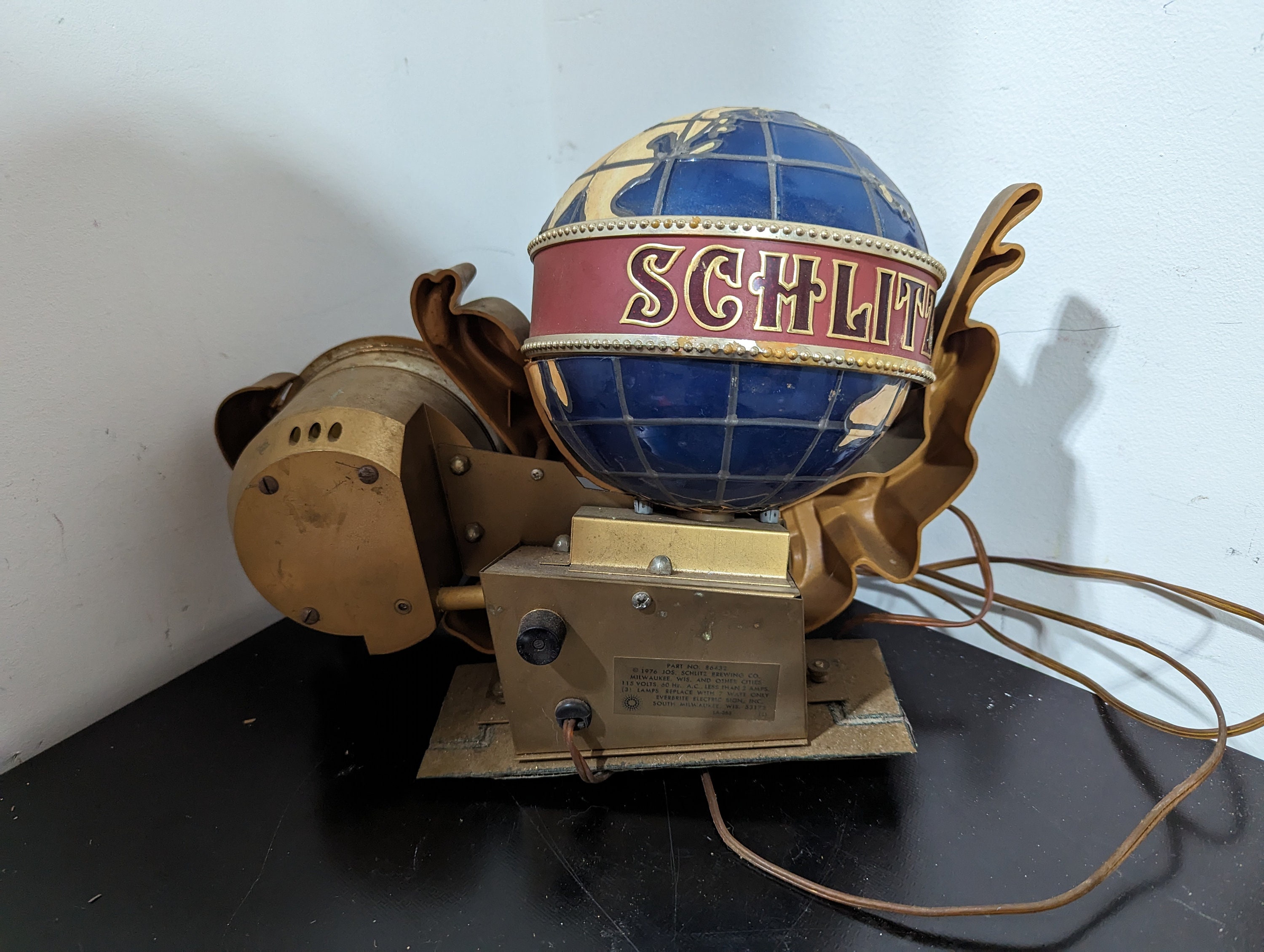 Schlitz Beer Internal Rotating World Globe Light Clock Advertising
