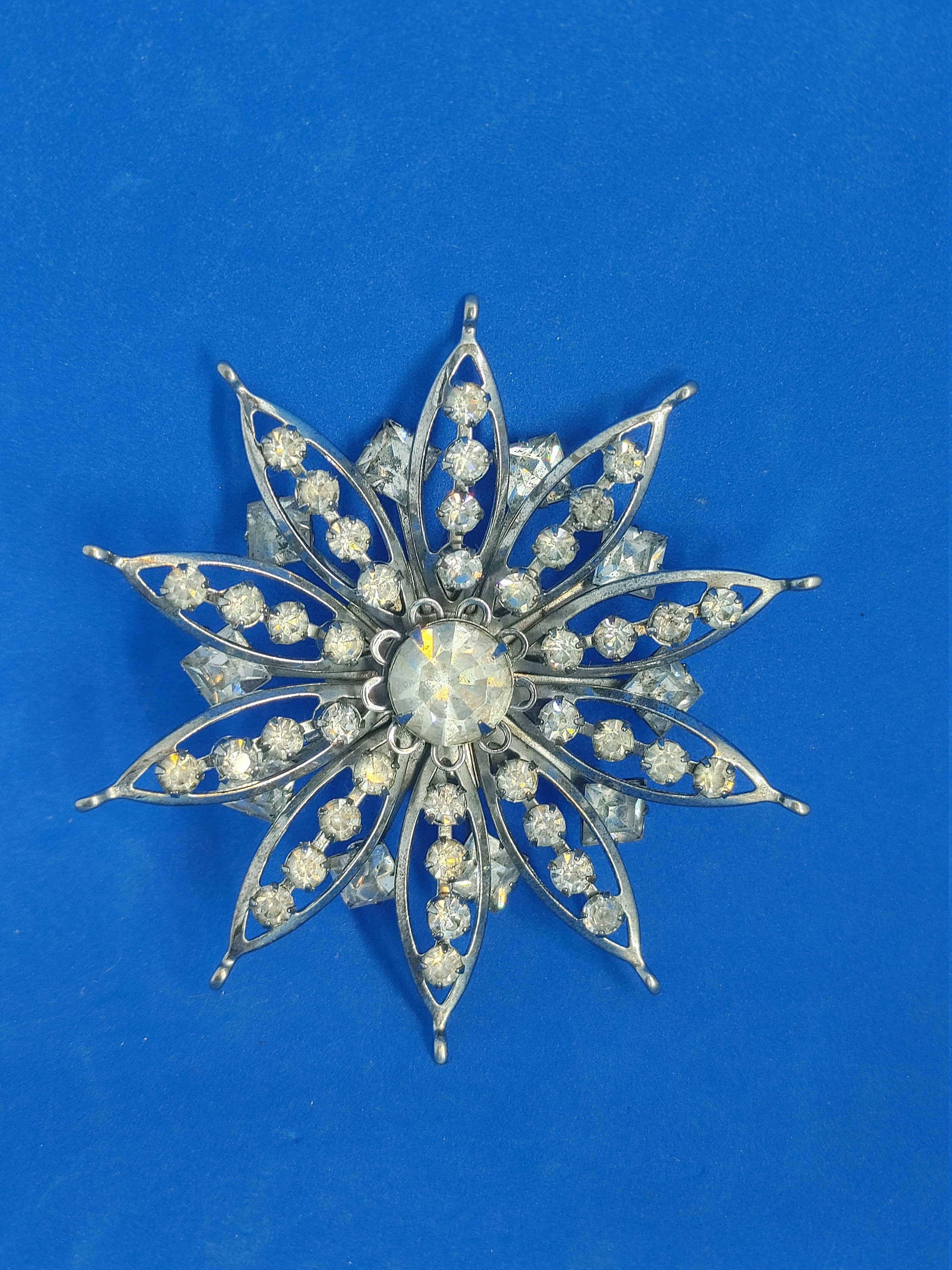 Broche en argent avec strass et fleurs, Argent, Cristal