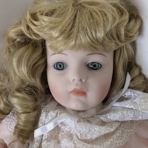 実物大の Goebel Inc. 人形コレクターのパラダイス。1992 年 #683 ベティ ジェーン カーター人形、Bette Ball によるデザイン。