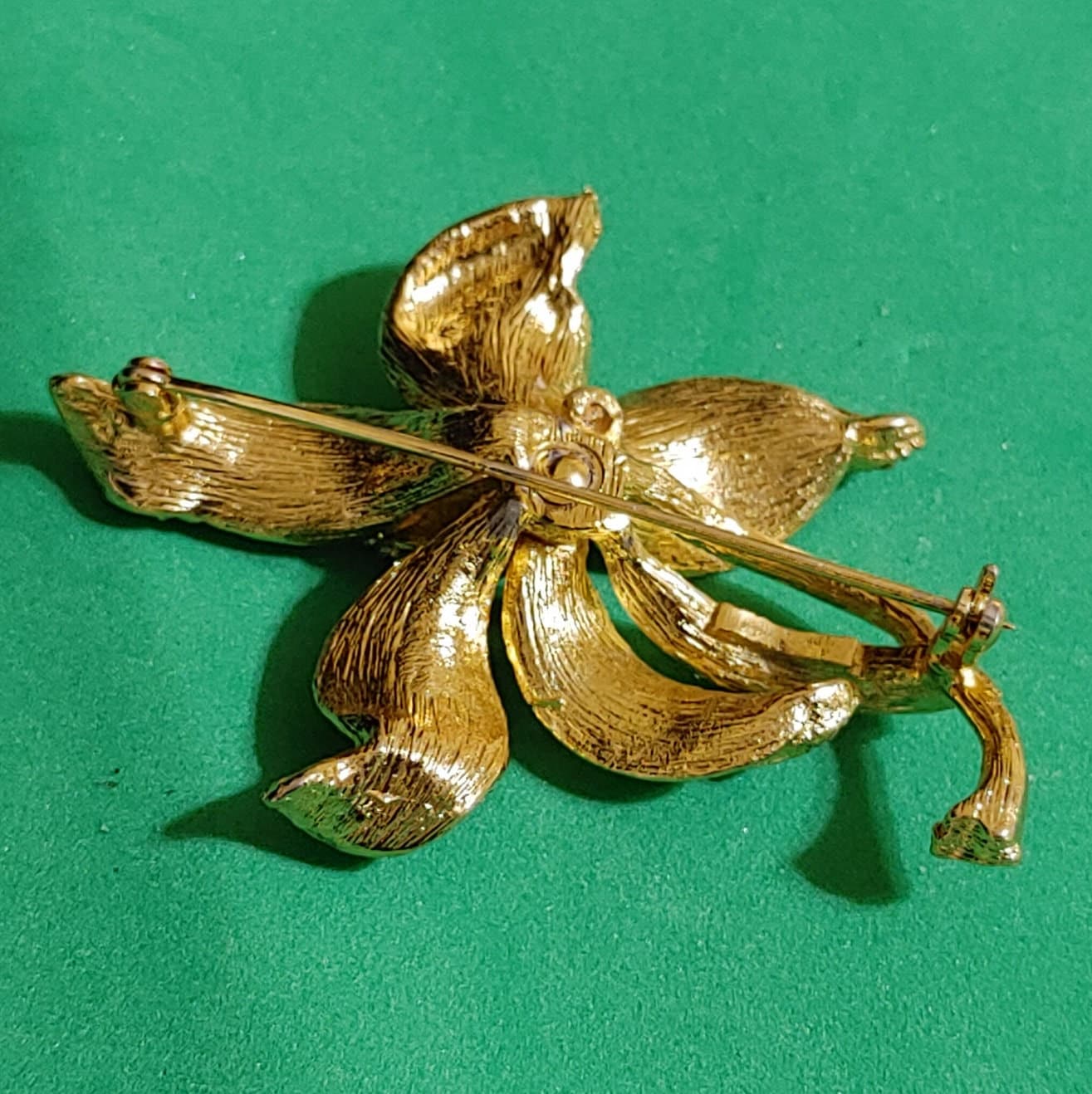 Vintage Goldtone Fashion Brooch Flower With Multiple Vibrant