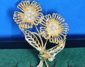 Broche Ou Pendentif Vintage Fleur - Strass Pavé, Perle Artificielle, Métal Doré, Occasion