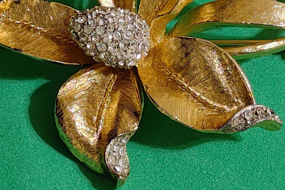 Vintage Goldtone Fashion Brooch Flower With Multiple Vibrant