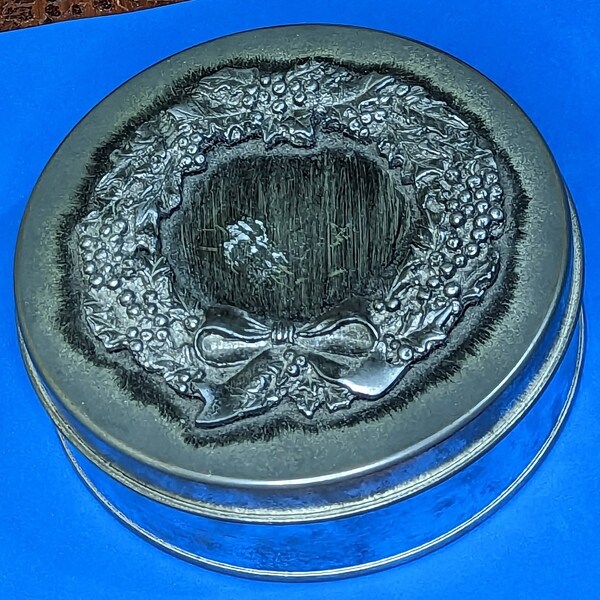 Vintage Metzke Metal Tin w/pewter Wreath Lid Round Silver 5 Inches