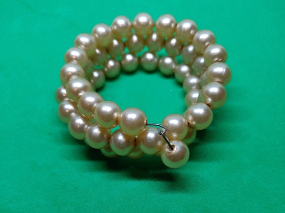 Gorgeous 1960's Faux Pearl Bead Wire Wrap Coil Br… - image 3