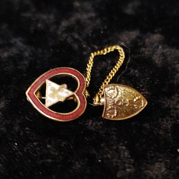 Loyal Order of the Moose Lodge Women Member Enamel Heart  display picture 2