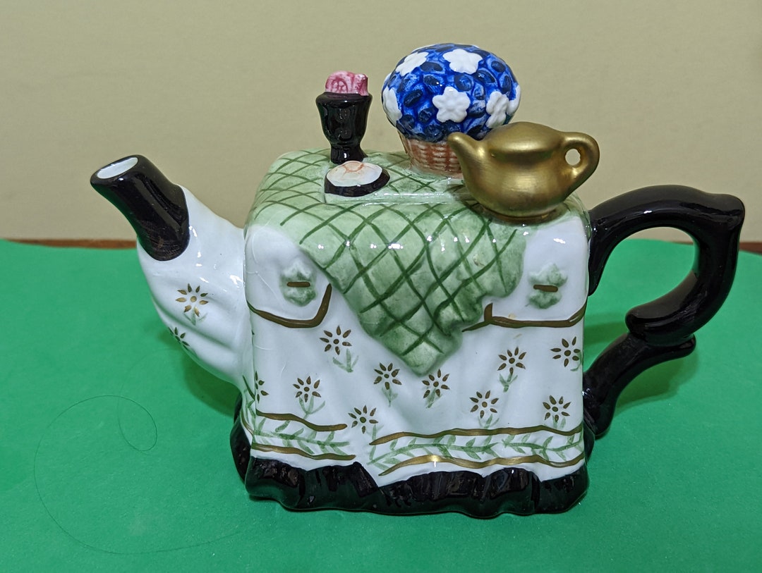 Houston Harvest Gift Products LLC Novelty Vintage Collectible Teapot