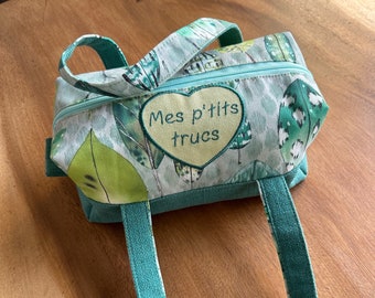 Trousse à langer brodée "Mes p'tits trucs"  Naissance bébé - Sac de rangement ou de voyage ultra-pratique jeune enfant fait-main en Provence