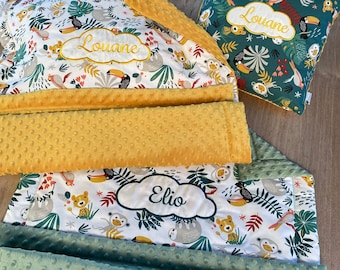 Personalized Jungle baby blanket with a white background, made of cotton and minky fabric. Available in many colors. Handmade in France. Home delivery or to a collection point.