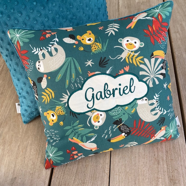 Coussin Jungle personnalisé pour la maternelle ou cadeau naissance coton et minky fait-main pour en enfant ou bébé France