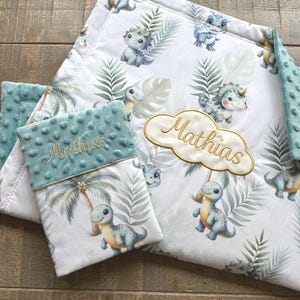 DINO Nieuw! Gepersonaliseerde babycadeauset: deken en bijpassende artikelen naar keuze / Baby/Kind / Levering naar een afhaalpunt / Cadeau-idee