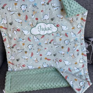 Couverture bébé personnalisée Jungle à fond BLANC Coton et Minky Nombreux coloris Fait-main en France Livraison Domicile ou point Relais image 3