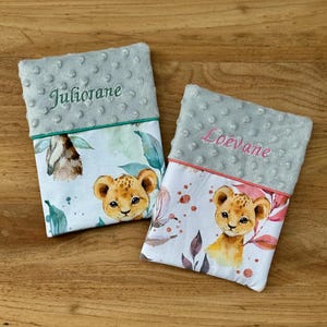 MINISAVANE Funda para cartilla sanitaria de bebé personalizada Varios tejidos / Hecho a mano en Francia / Animales de la sabana o jungla / Regalo de nacimiento