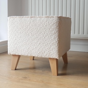 Bouclé Voetenbank | Kubus Ottoman 40x40 cm | Eiken Poten | Taupe