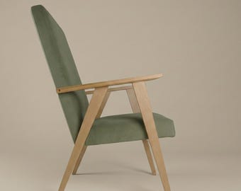 Minimalist solid oak armchair – green and natural wood