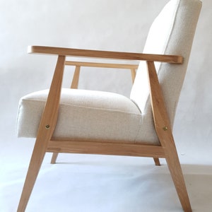 Nouveau fauteuil en chêne avec revêtement en fibre naturelle crème lin 65% coton 35 inspiré du style Mit-Century Modern. image 3