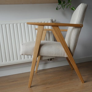 Handmade Armchair with Wooden Armrests: Experience Comfort and Elegance