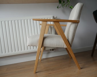 Handmade Armchair with Wooden Armrests: Experience Comfort and Elegance