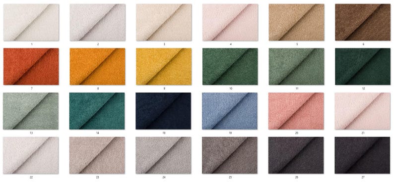 Op de afbeelding: Een verzameling stoffen stalen in verschillende kleuren, waaronder gebroken wit, beige, roze en tinten groen, blauw en bruin. De stalen zijn gerangschikt in een raster, met de verschillende texturen en tinten die beschikbaar zijn voor bekledings- of textielprojecten.