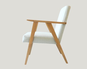 Chaise en chêne fabriquée à la main avec revêtement en lin et coton - design minimaliste, durabilité, écologie.
