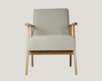 Armchair with oak armrests - functional design and practical comfort