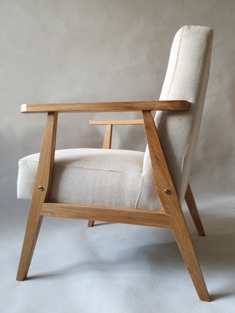 Nouveau fauteuil en chêne avec revêtement en fibre naturelle crème lin 65% coton 35 inspiré du style Mit-Century Modern. image 4