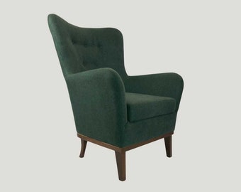 Fauteuil de salon vert classique avec des pieds bruns