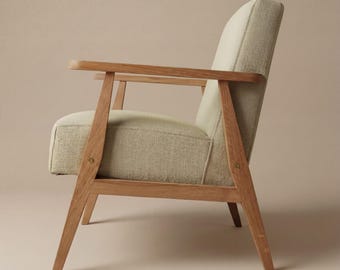 Armchair with oak armrests - functional design and practical comfort