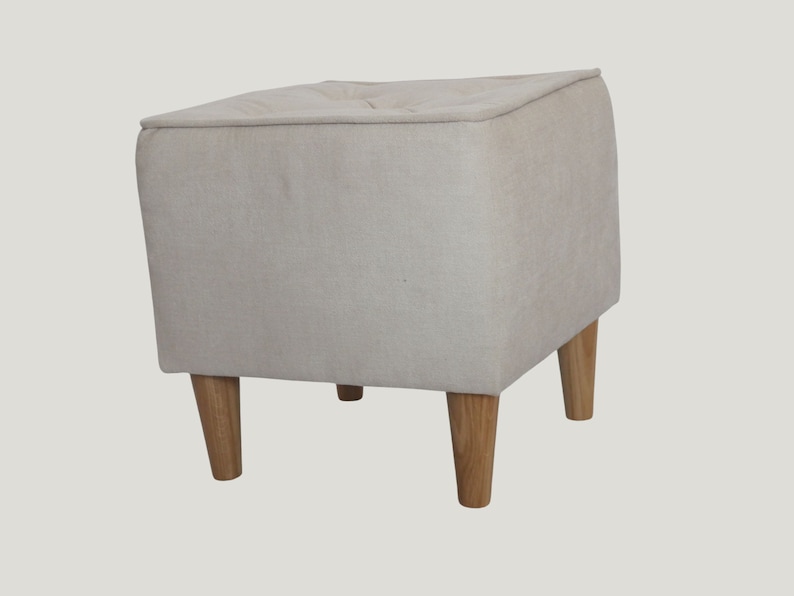 Tabouret rembourré dans une gamme de couleurs En vente image 3