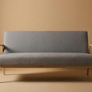 Bank met houten armleuningen geïnspireerd op mid-century modern - aanpasbare retro vintage stijl