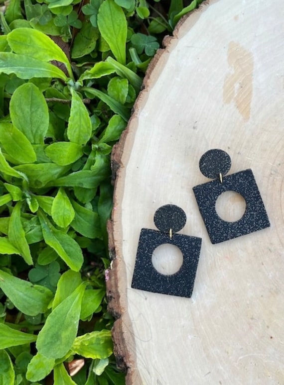 earrings for little black dress Black & Gold Dress Styling: Earrings That Change the Look