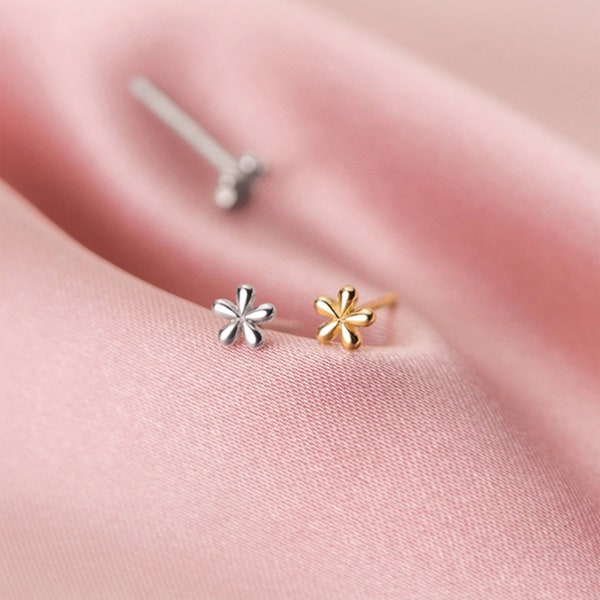 Tiny Mini Small 18k Sterling Silver Flower Studs Earrings Sleep in Diamante Crystal Clover stacking Star Second Piercing