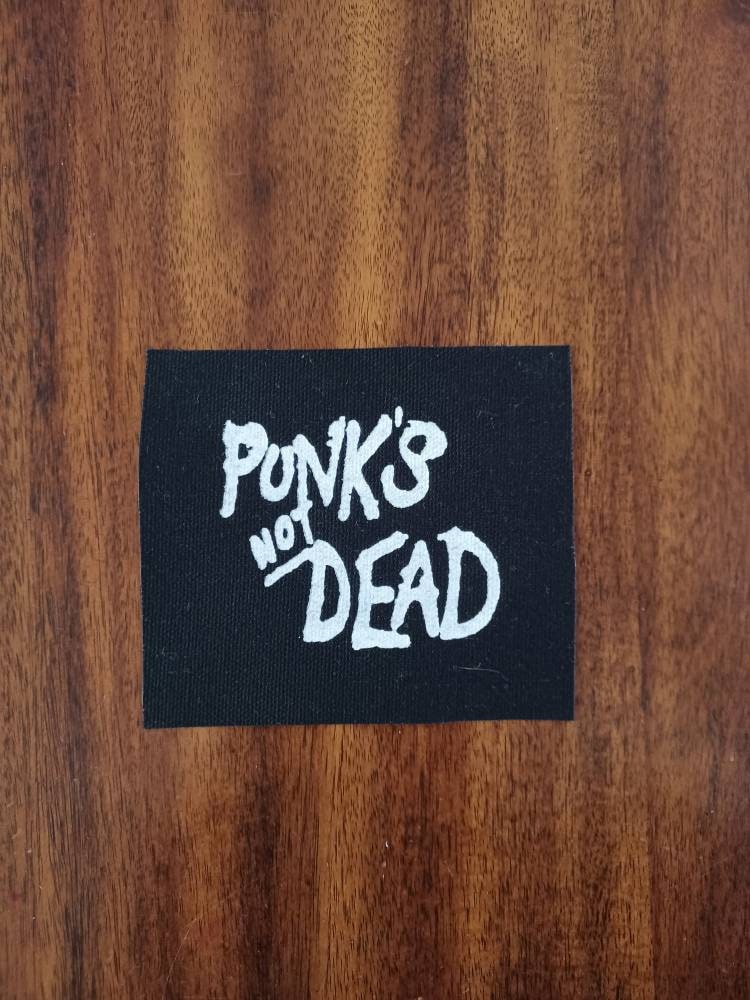 Commandez Autocollant 'Punks Not Dead - Vintage Grunge - Punk Is Not Dead' en ligne