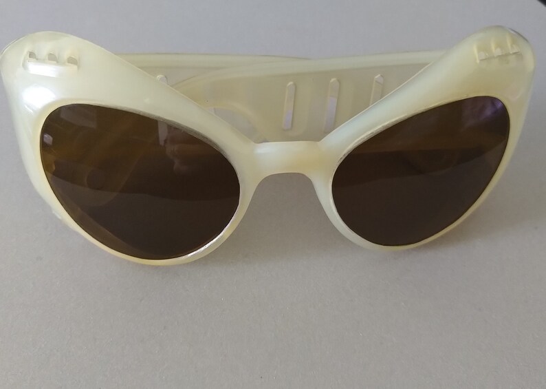 Vintage European 1950s Sunglasses Mid-century Sunglasses Retro Cat Eye Sunglasses image 2