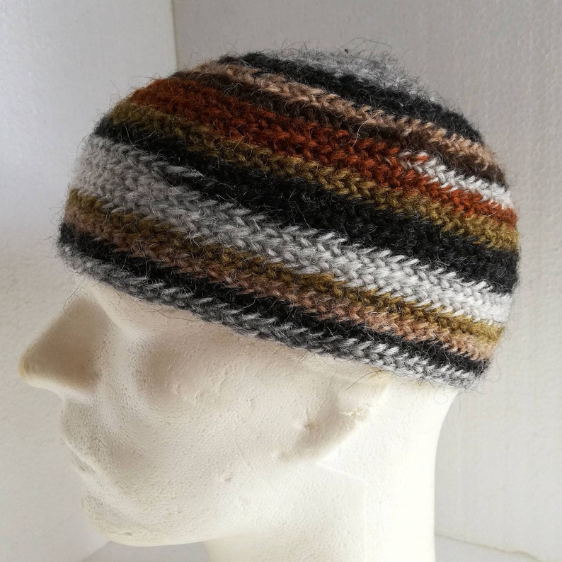 Needle-bound cap multi-coloured 100/% virgin wool