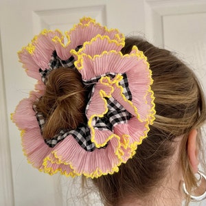 Übergroßes Frilly Gingham Scrunchie, französische Spitze, Rüschen, plissierte Haargummis, Rot, Rosa, Schwarz, doppellagiges Haar-Accessoire, XXL, großes Haar, kariert Rosa