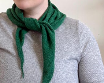 Dreieck gestrickte Schal Halstuch Hand stricken Smaragd Grün Dreieck gestrickte Schals Bandana Schals Geschenk für sie