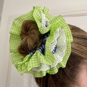 Übergroßes Frilly Gingham Scrunchie, französische Spitze, Rüschen, plissierte Haargummis, Rot, Rosa, Schwarz, doppellagiges Haar-Accessoire, XXL, großes Haar, kariert Neon