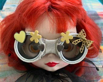 Blythe Doll Dress GOGGLES "Driving Me Crazy" Heart and Flower Goggles