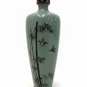 Japanese Cloisonné Vase – Meiji Period – Bird Motif – 19 cm